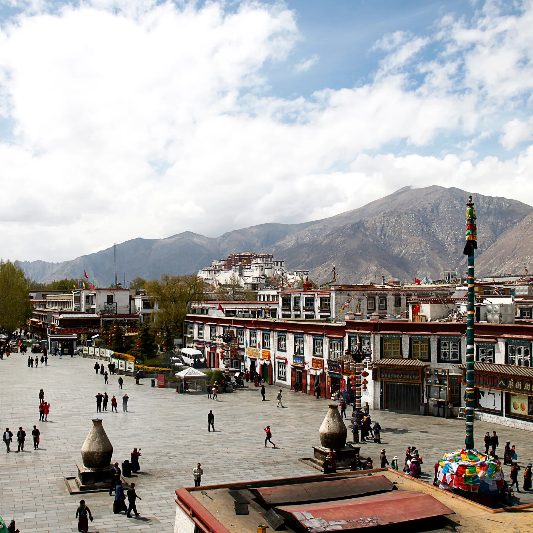 BARKHOR BAZAAR